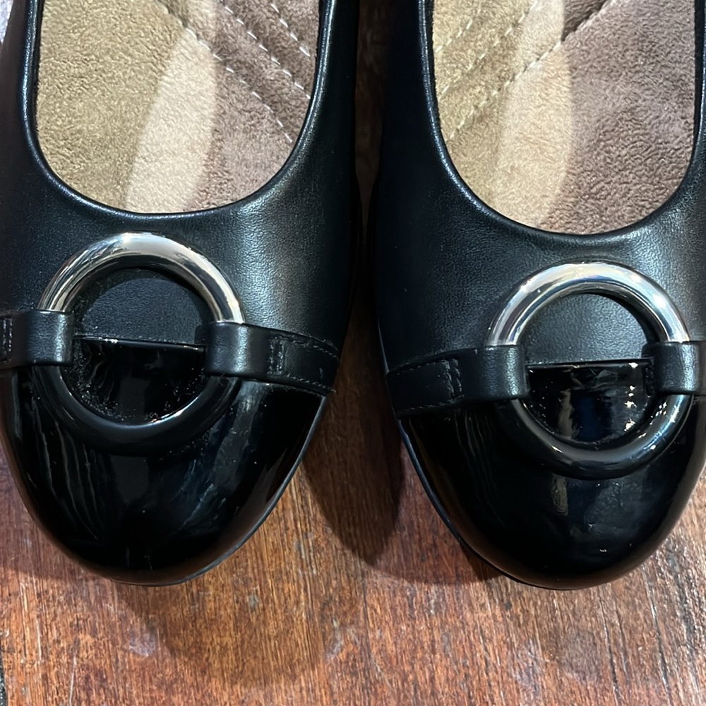 🌻3/$15🌻 Clark’s shoes - Picture 9 of 10